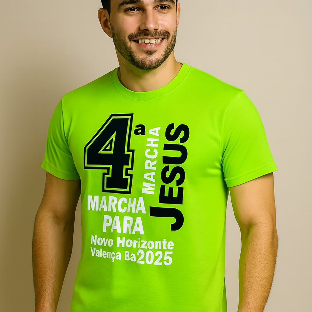 Pessoas usando as camisas